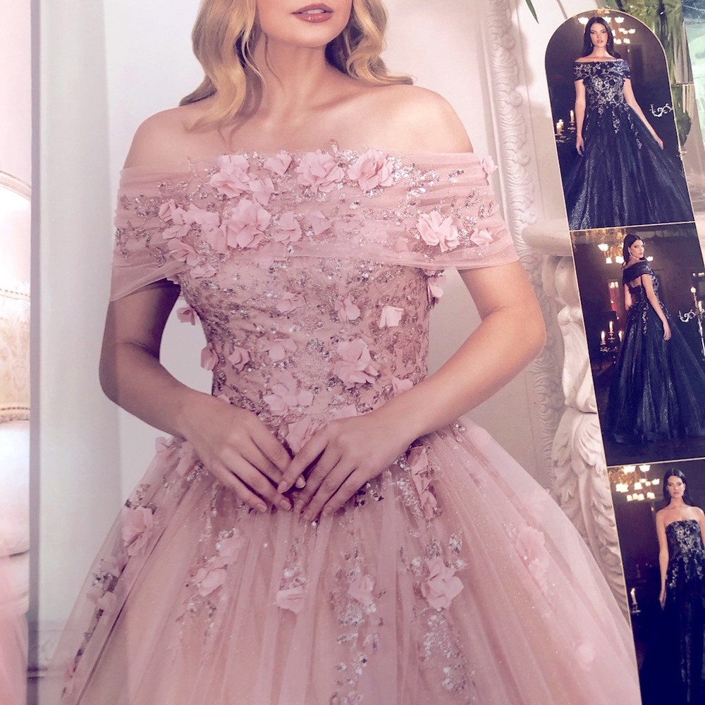 Beautiful flower dress size 14  (38,33,46)